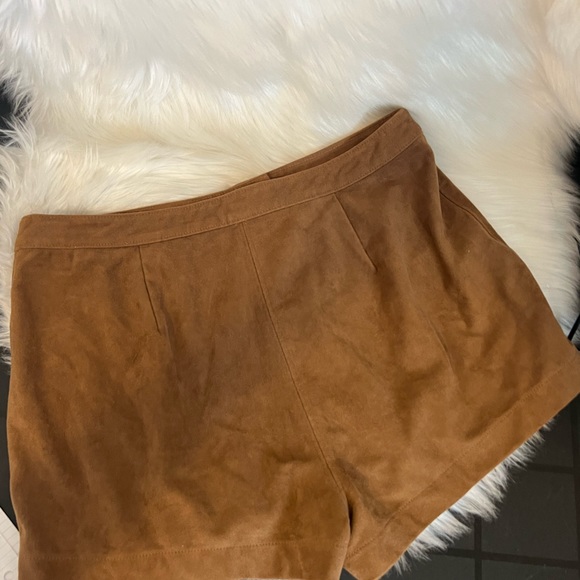 Abercrombie & Fitch Suede Feel Shorts Size 10 New! - Picture 2 of 3